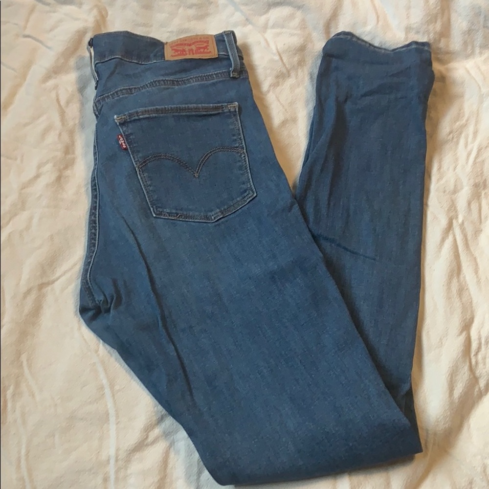 Levi’s slimming skinny jean